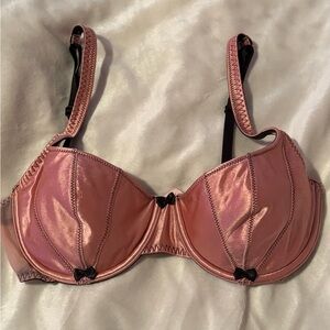 Vintage 03’ VICTORIA’S SECRET Shimmering Pink Satin Bra